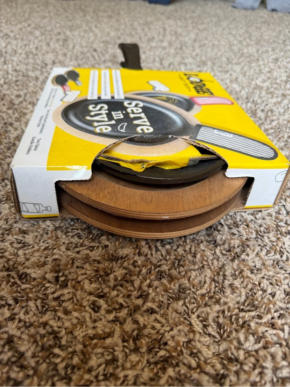 Seasoned Lodge Cast Iron Serve in Style Set Brand New